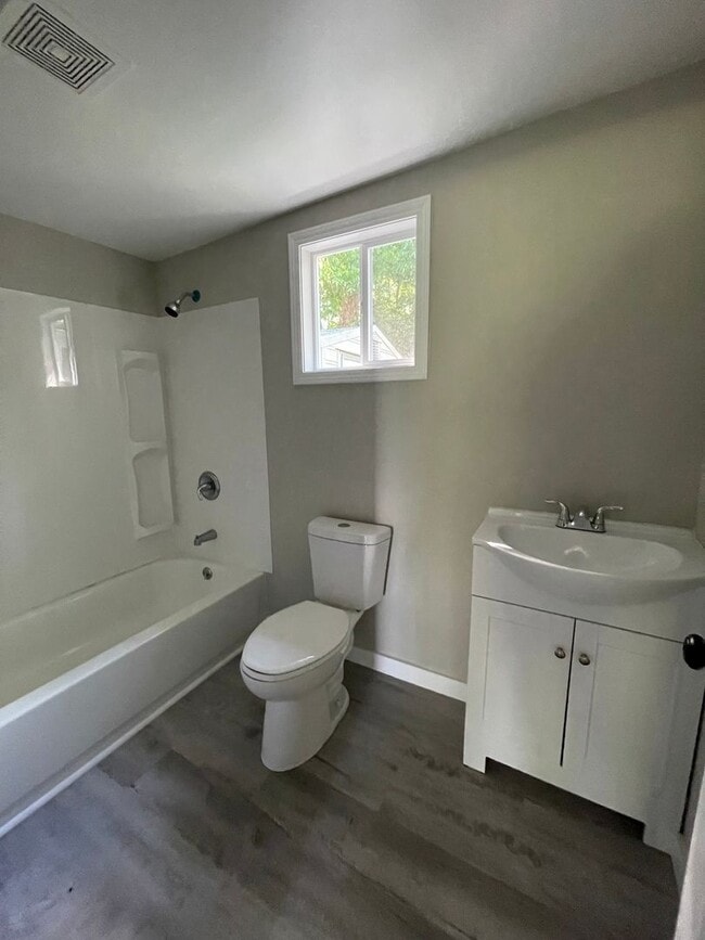 Building Photo - Ideal for Families or Roommates: 4BR/3BA Lakefront Home with Dual Private Suites