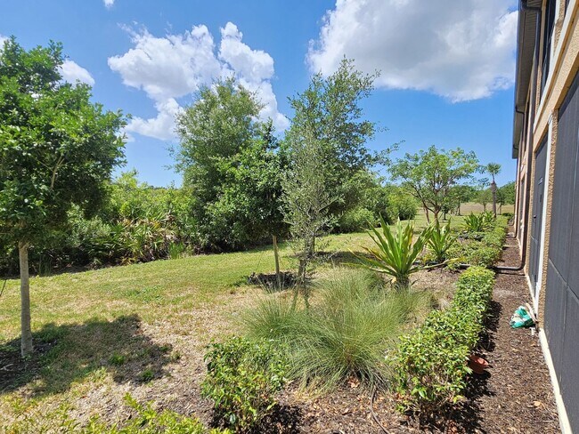 Building Photo - Annual Unfurnished 2 Bedroom 2 Bathroom First Floor Condo with 1 Car Garage in Sarasota National!