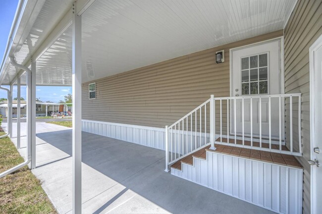 Building Photo - 2410 Skyview St