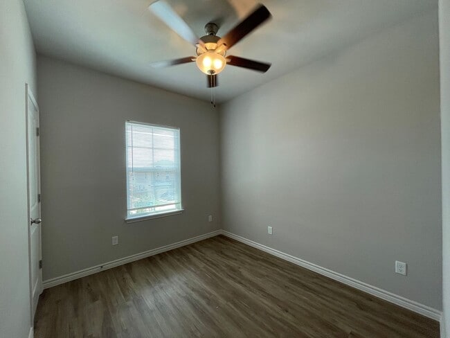 Building Photo - Townhome for rent