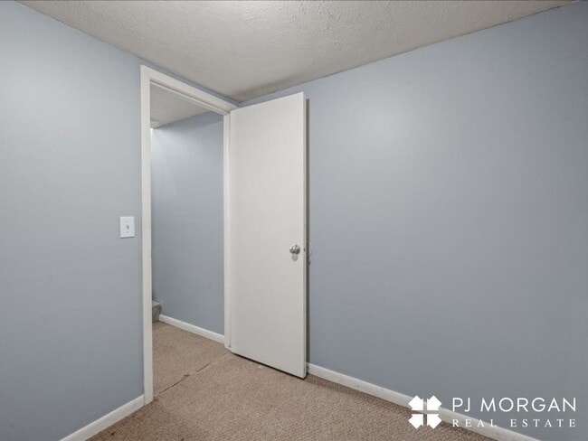 Building Photo - Millard Rental Ready to Impress!