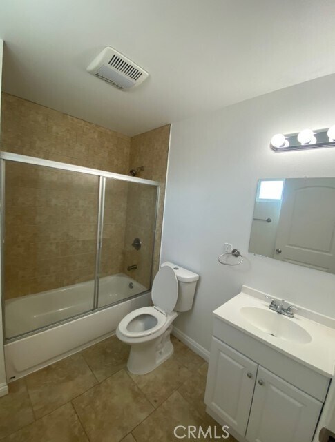 Building Photo - 2051 W Florence Ave