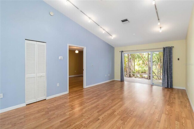 Building Photo - 642 N Jefferson Ave