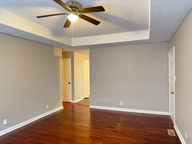 Building Photo - Awesome Ranch near Exit 1! 3bed/2bath with...