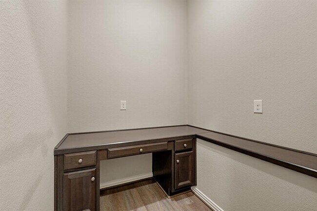 Building Photo - 24315 Devon Park Dr