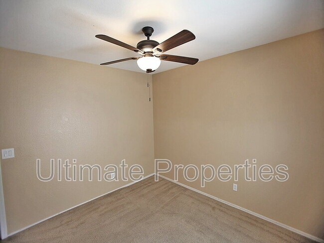 Building Photo - 12706 W Ash St