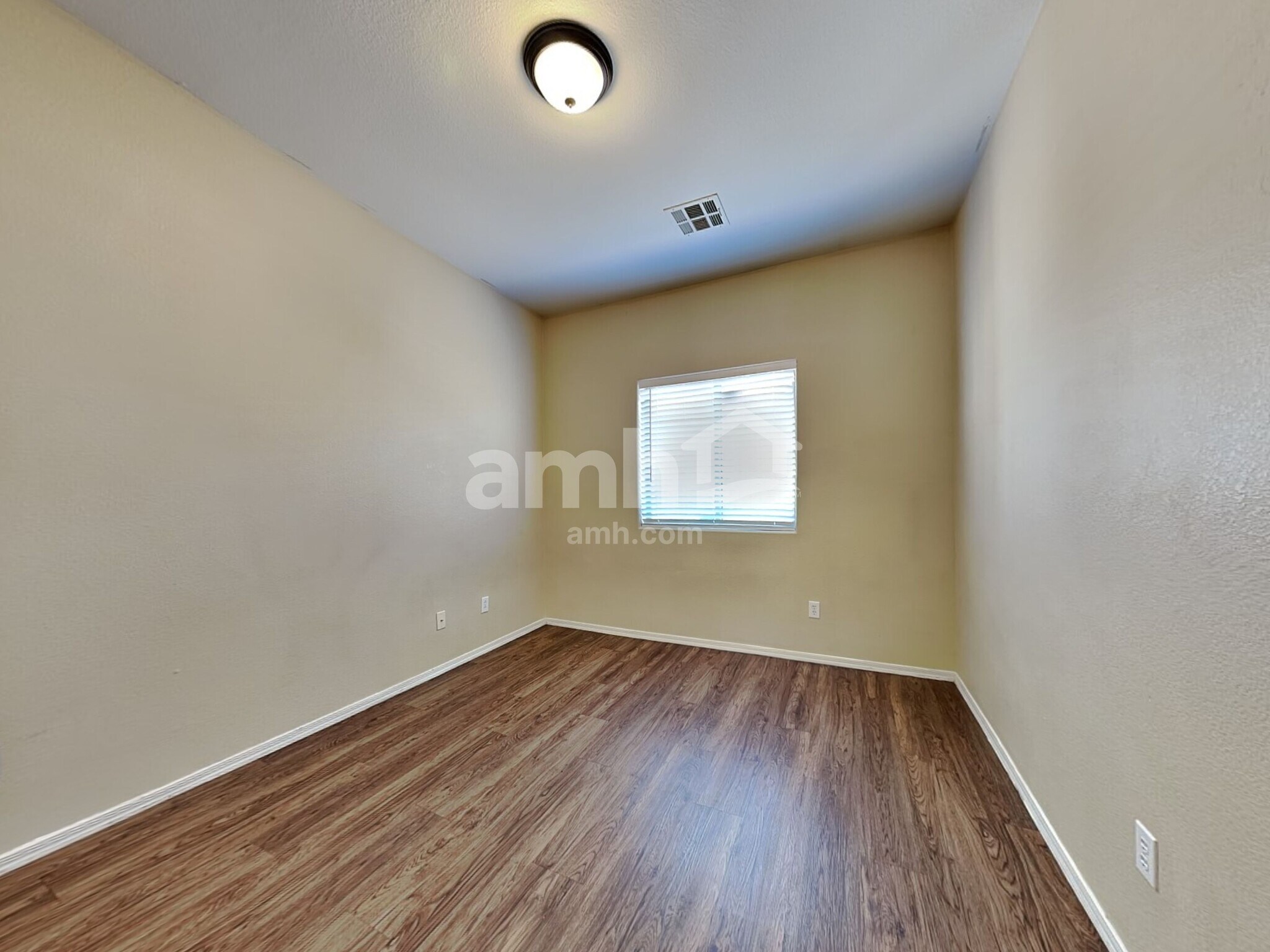 Building Photo - 7201 W Sunderland Ave