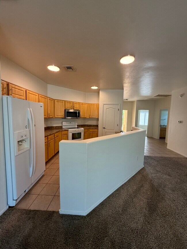 Building Photo - House For Rent