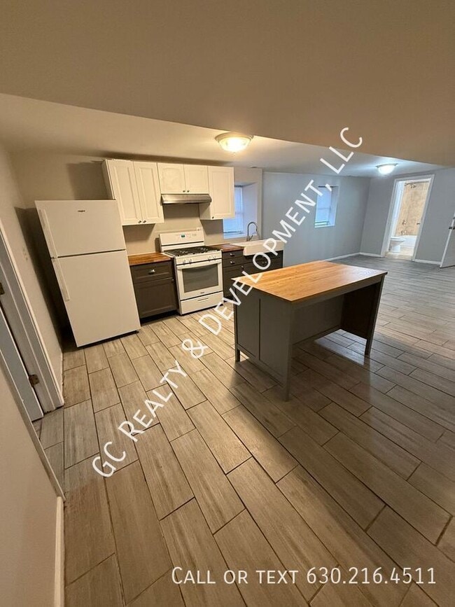 Building Photo - 2144 W Estes Ave