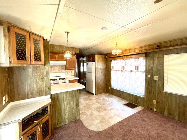 Building Photo - One Bedroom Mobile Home in the beautiful 5...