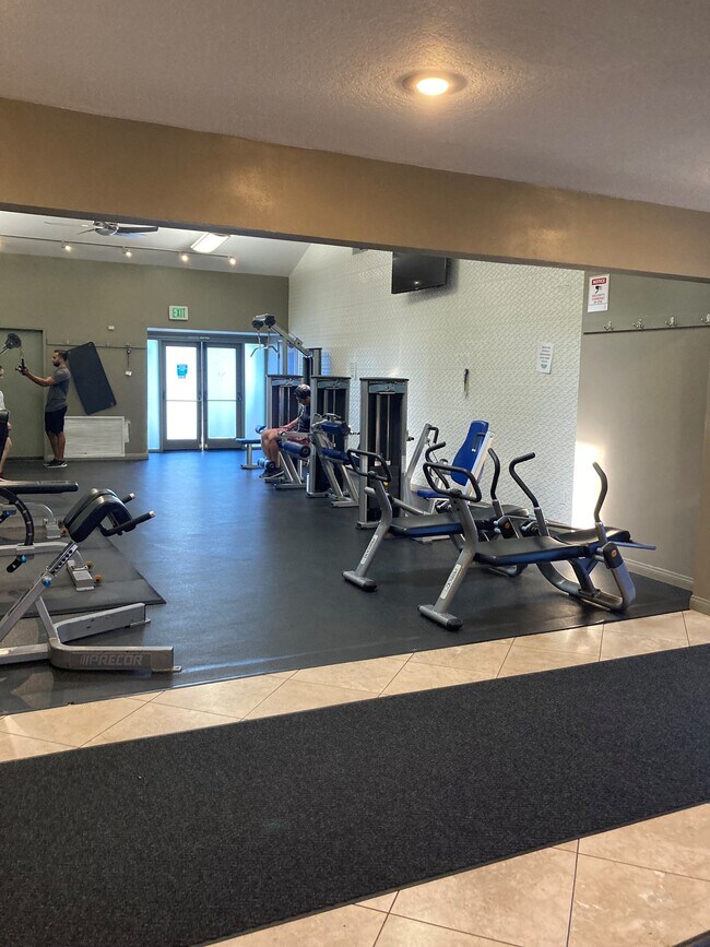 workout room - 5535 Canoga Ave