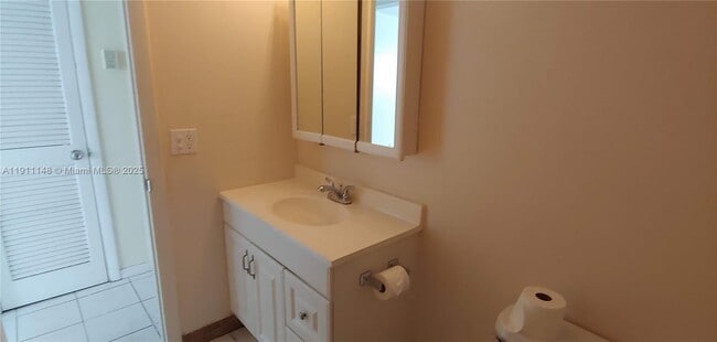 Building Photo - 1400 NE 54th St