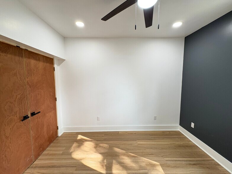 Building Photo - 5834 Phillips Ave