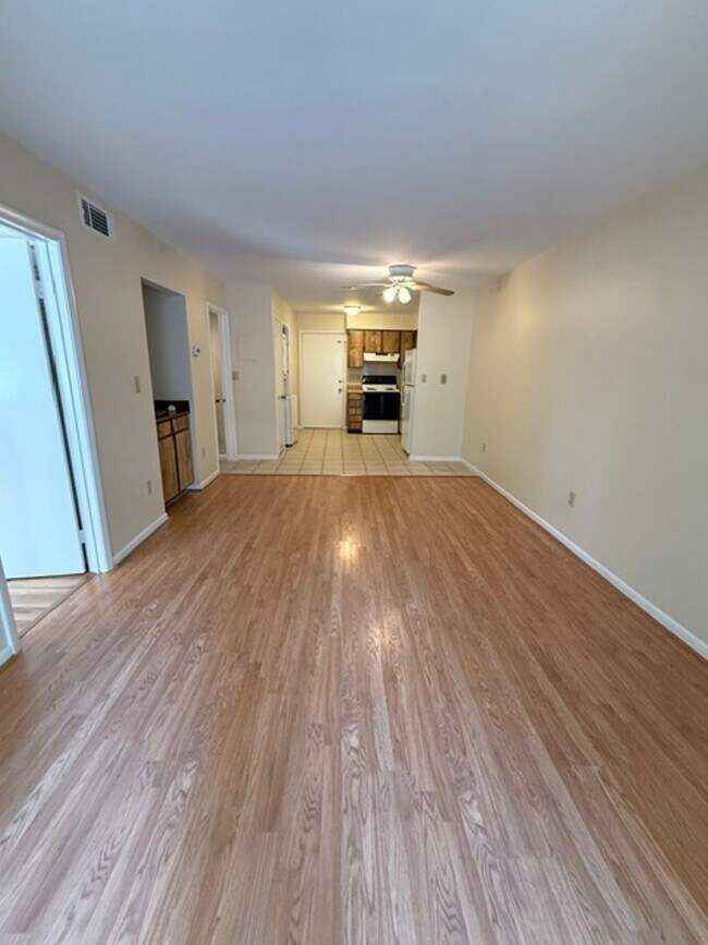 Building Photo - 44 Folly Field Rd