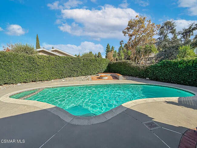 Building Photo - 1915 Woodside Dr