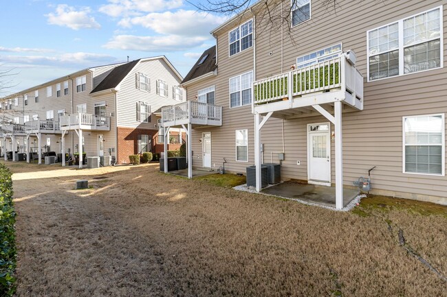 Building Photo - Spacious 3-Story End-Unit Townhouse Condo