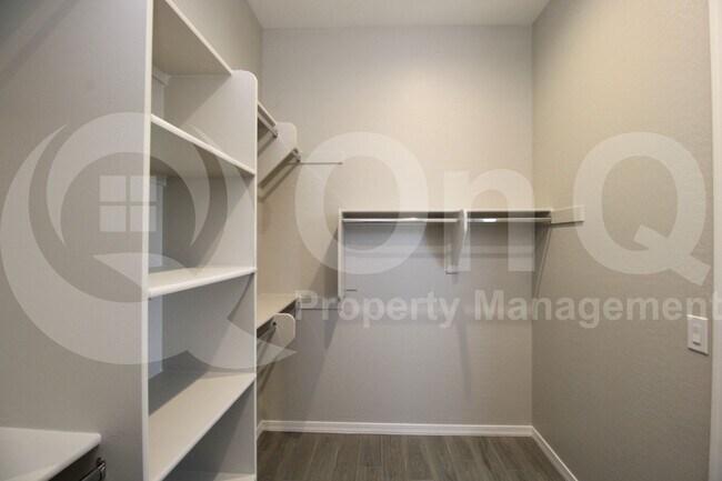 Building Photo - 4245 E Bernice St