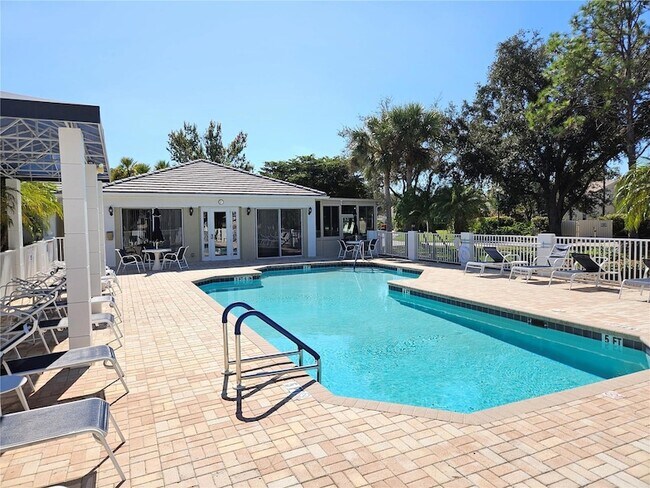 Building Photo - 835 Chalmers Dr