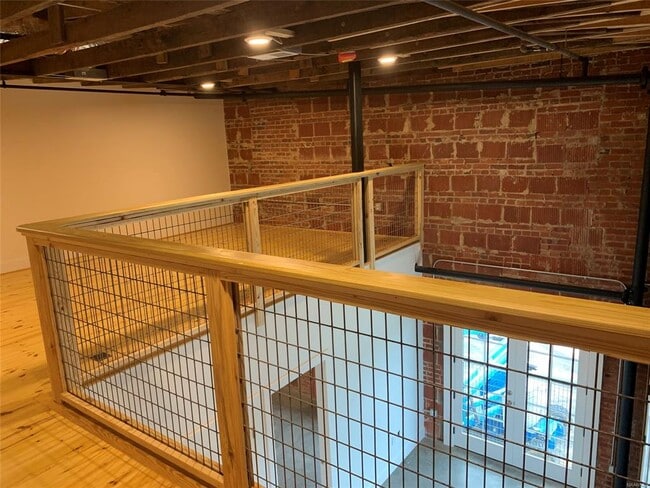 Building Photo - 101 N Bridge St