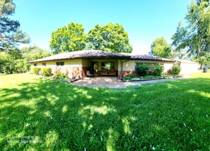 Building Photo - 7 Edwards Ln