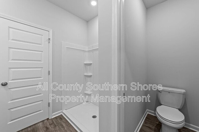 Building Photo - 136 Talladega Dr