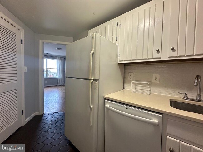 Building Photo - 1830 California St NW