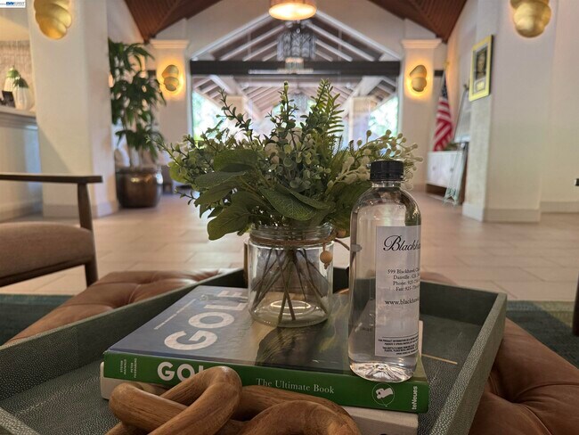 Building Photo - 118 Deer Meadow Terrace