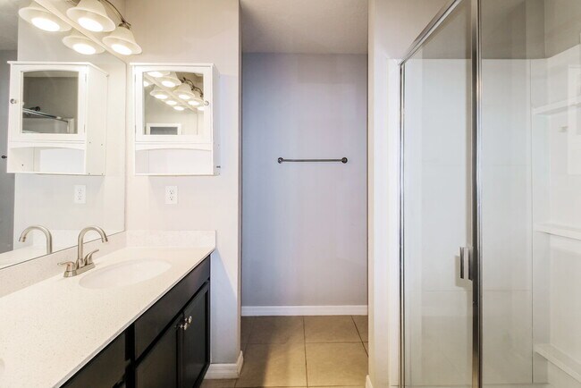 Building Photo - 6519 Redbay Dr