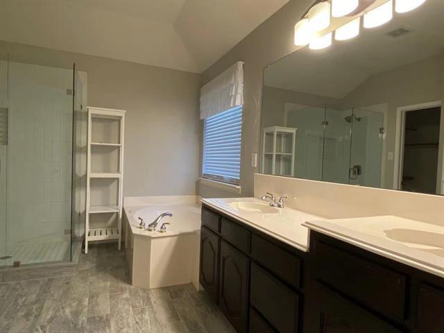 Building Photo - 4121 Holly Dr