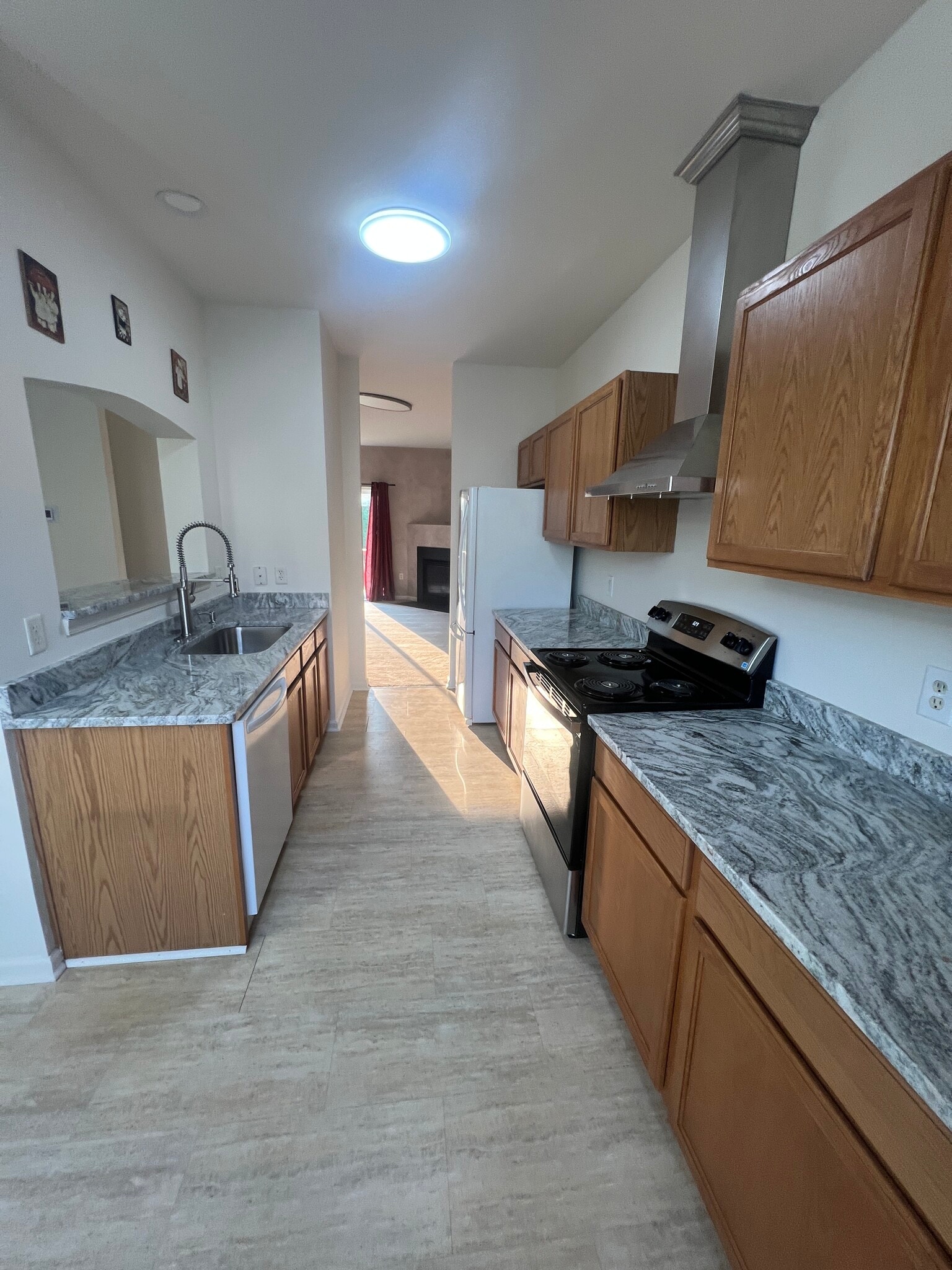 Building Photo - 8 Dolmen Ln