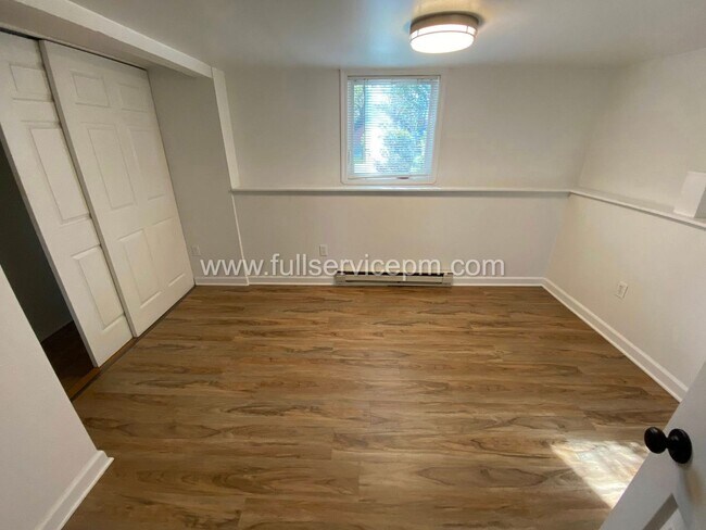 Building Photo - 8008 Roosevelt Way NE