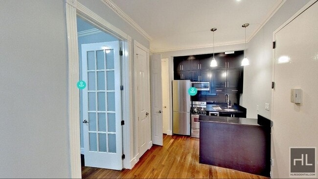 Building Photo - 233 E 29th St