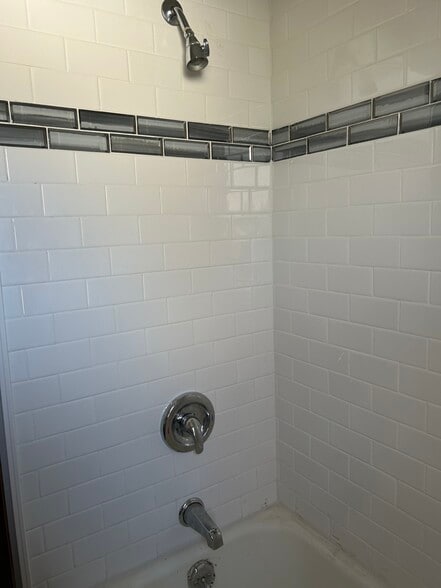 Shower - 35 Willow St