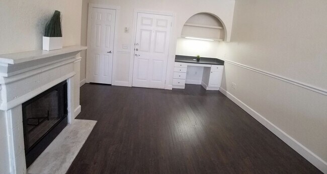 Building Photo - FOR RENT!!!  Beautiful Pool View Wood Floors Condo @ Park North Downtown Orlando!