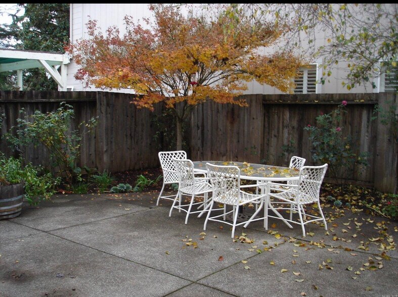 Building Photo - 4247 Flat Rock Cir