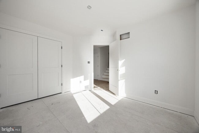 Building Photo - 453 E Franklin St