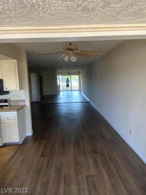 Building Photo - 1390 E Vegas Valley Dr