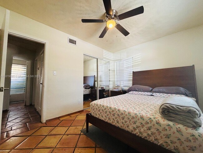 Building Photo - 1913 Riverside Dr