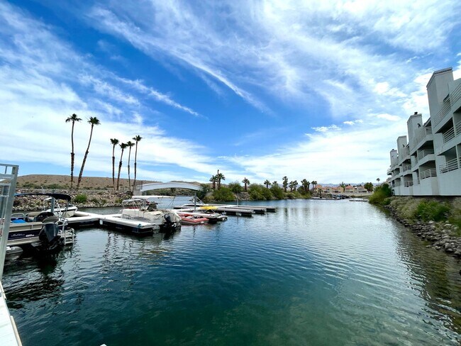 Building Photo - Great 1 Bedroom Condo in the Roadhaven Condos Gated Community!