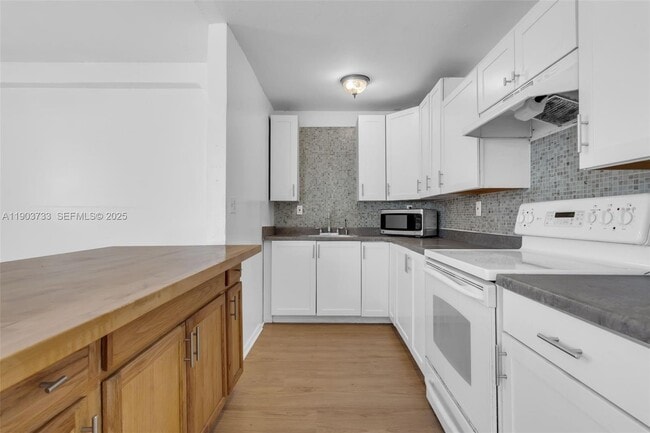 Building Photo - 2809 SW 23rd Terrace