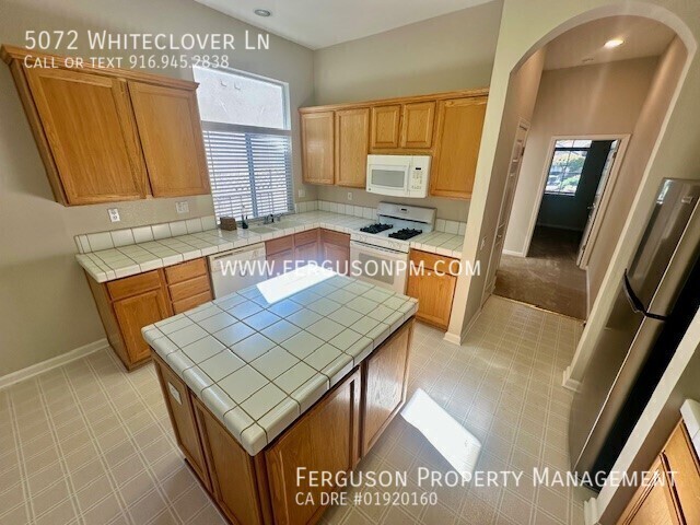 Building Photo - 5072 Whiteclover Ln