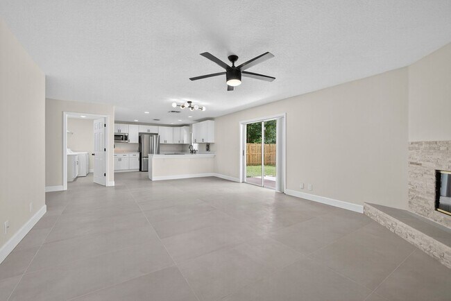 Building Photo - 1135 Staghorn St