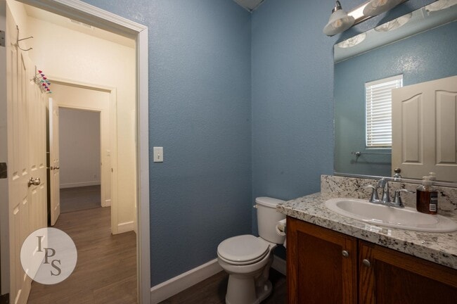 Building Photo - North Clovis Home, 4BR/3.5BA, CUSD - Lots ...