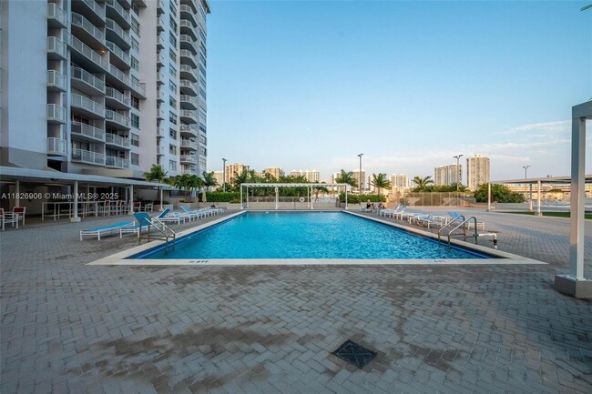 Building Photo - 18081 Biscayne Blvd