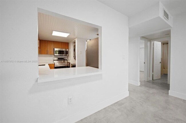 Building Photo - 10090 NW 80th Ct