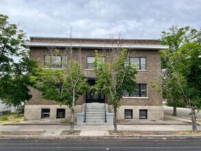 Building Photo - 207 S Hayes