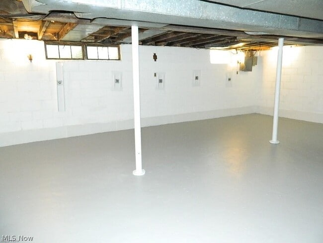 Building Photo - 11754 Lakeland Ave