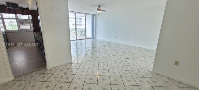 Building Photo - 18061 Biscayne Blvd