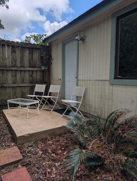 Back porch. - 2228 Sandpiper St