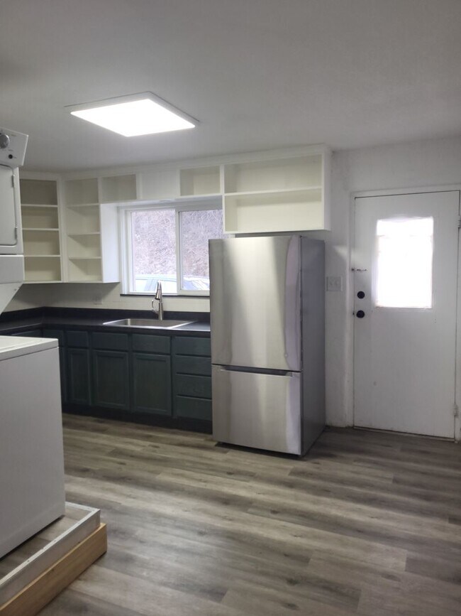 Building Photo - 244 Westwood Rd